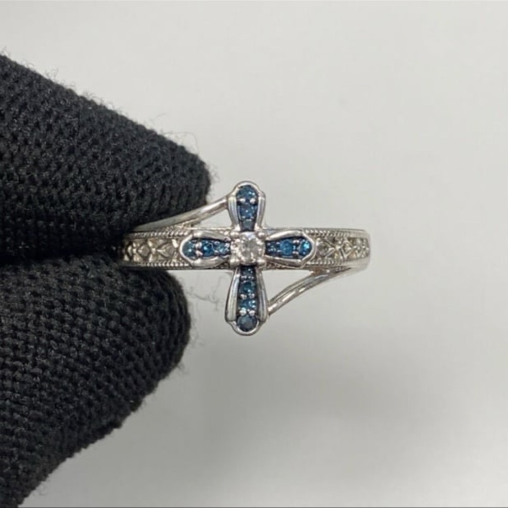 ‘SJD 925’ Blue Velvet & Colorless Diamond Cross Ring